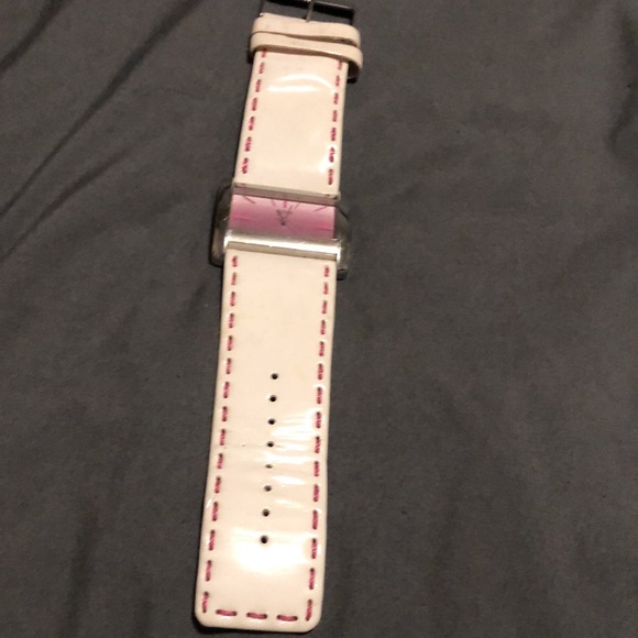 SALE!!! GUESS PINK & WHITE LEATHER WATCH ๐ฅ๐ฅ๐ฅ - Picture 2 of 10